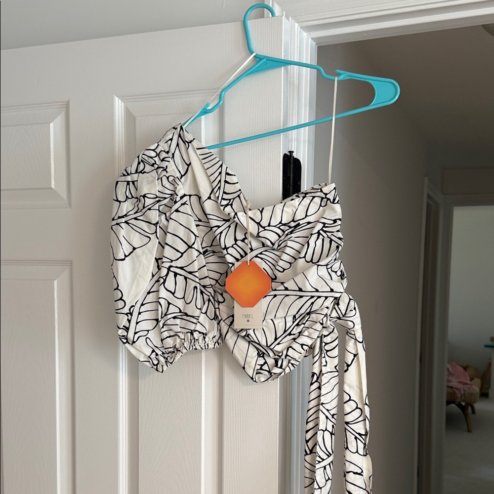 Chic Black and White Leaf Print Blouse